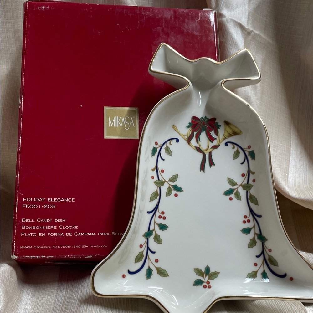 Mikasa Holiday Elegance Bell Dish with Holly Design With Box